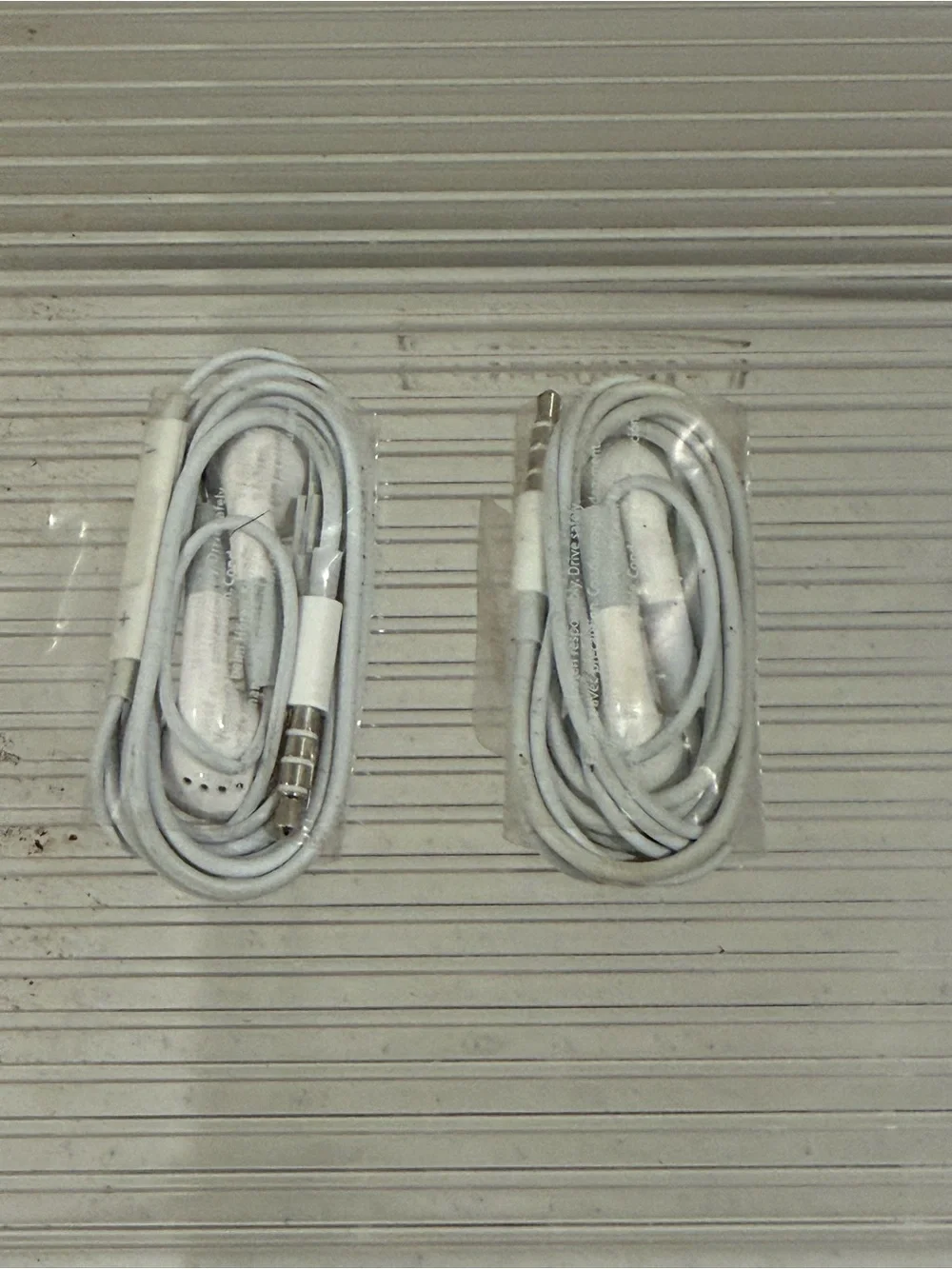 NEW Apple White Wired Earbuds with 3.5mm Jack - Pack of 2